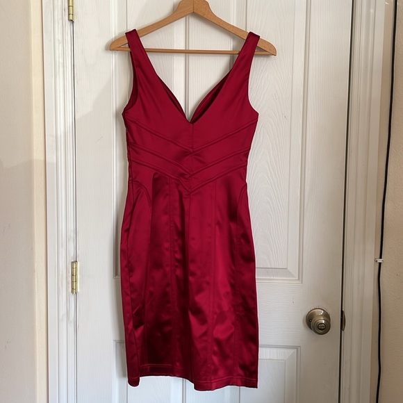 David Meister Red Deep V neckline Sleeveless Sheath Cocktail Dress size 8 - Picture 4 of 12
